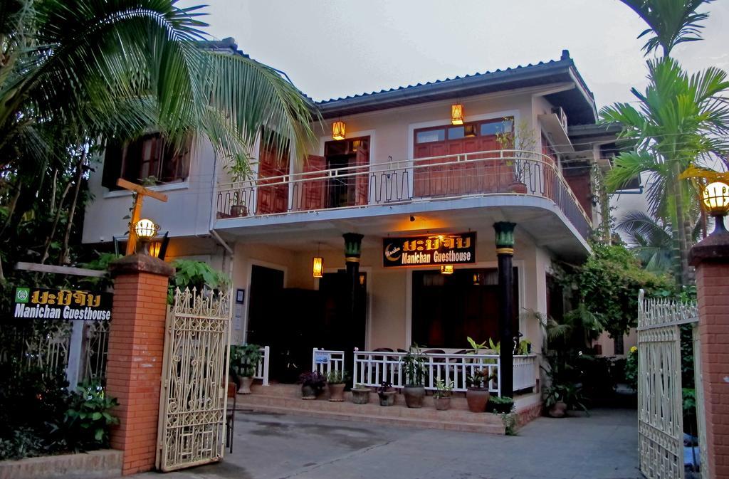 มณ๊จันทร์ เกสท์เฮาส์ Hotel หลวงพระบาง ภายนอก รูปภาพ